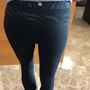 Fabletics sassy Capri Leggings <xs